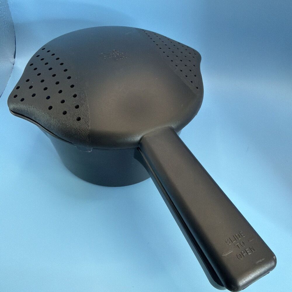 The Pampered Chef Micro Cooker 4 Cups 1 Qt Microwave Steamer #2776